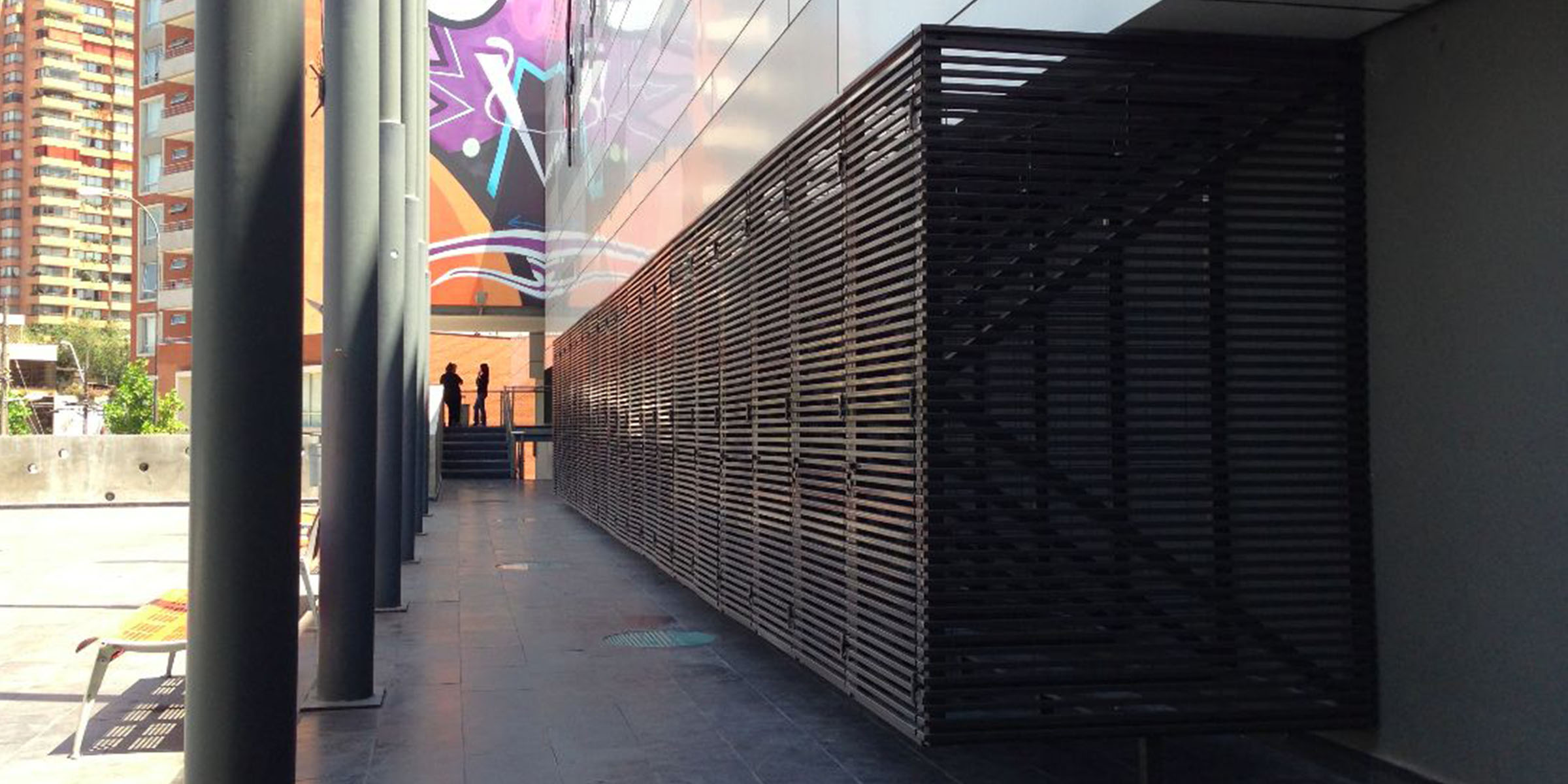 Bicicletero Apumanque — estación de bicicletas en Las Condes, Santiago, Chile, 2013